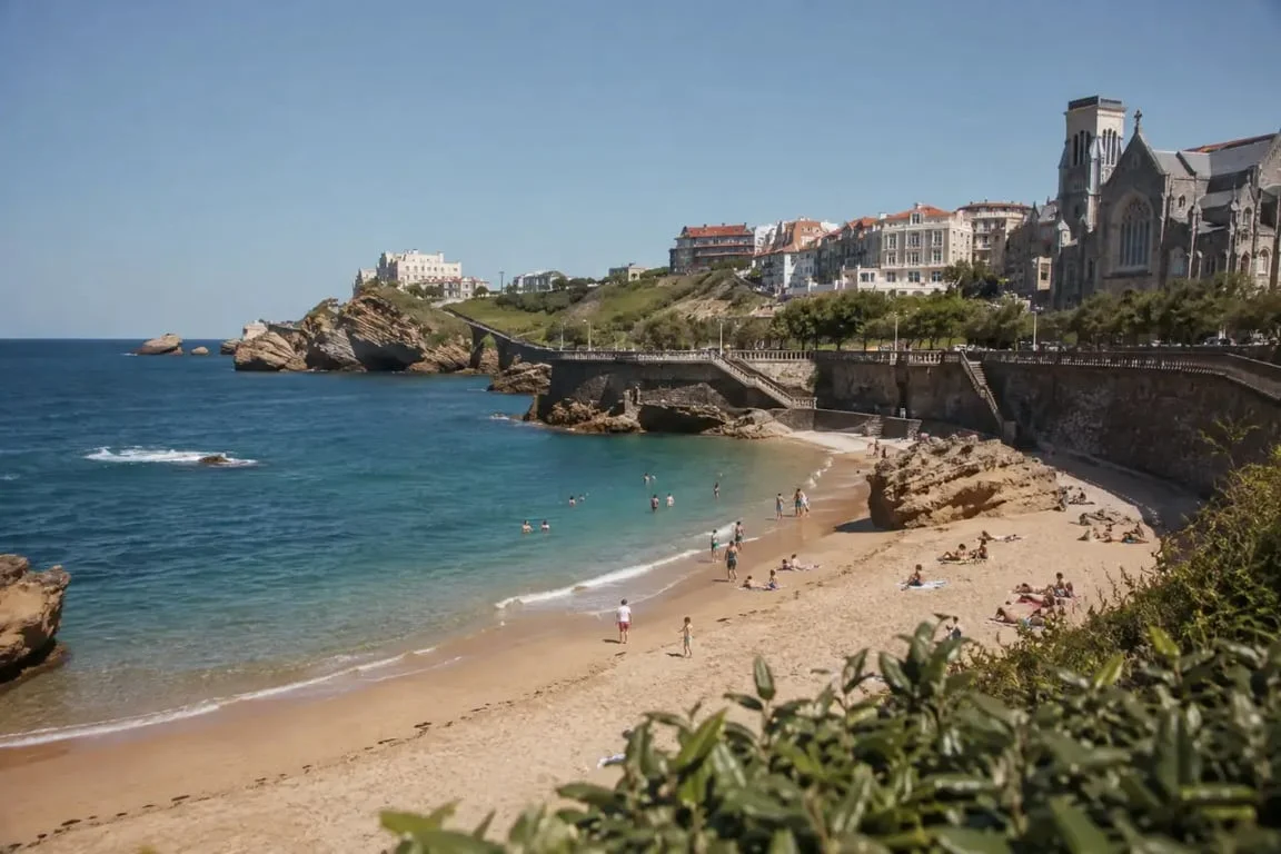 Biarritz plage : le Port-Vieux, une plage abritée entre les rochers